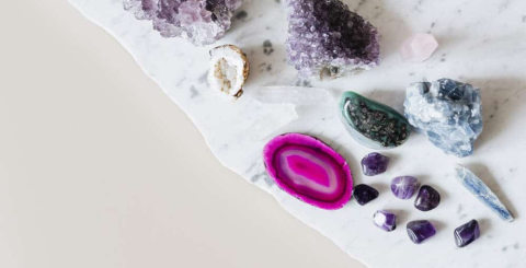 What zodiac sign is amethyst suitable for