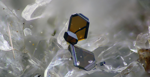 The difference between Mozambique powder crystals and powder crystals