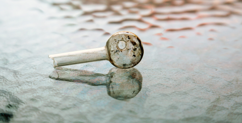 How to distinguish between genuine and fake powder crystals