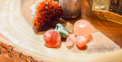 What does wearing citrine on the right hand represent