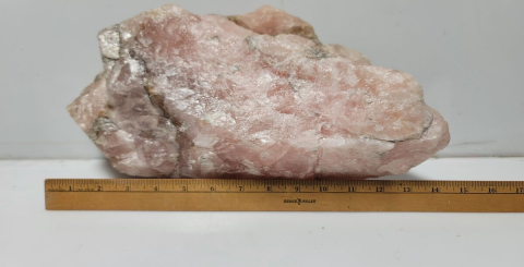 Is pink crystal expensive？ How much does it usually cost per gram