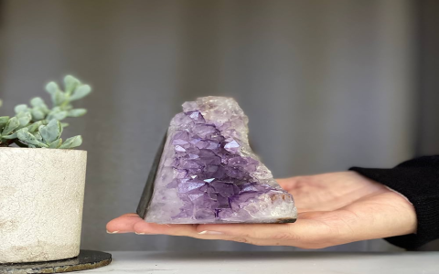 Distinguishing the authenticity of amethyst