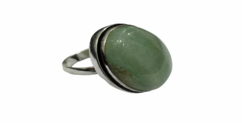 Is it better for women to wear crystal or jade