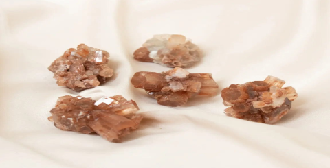The emotional energy of Himalayan white crystal nourishes the inner emotional world
