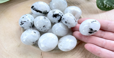 The mysterious bond between Pakistani white crystal and spiritual energy enhancement
