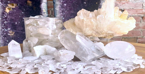 Pakistani White Crystal： A Spiritual Companion for Soothing Emotions