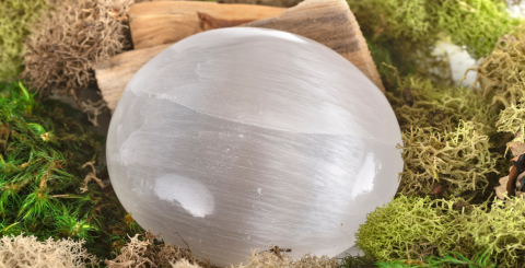 Experience crystal energy and assist in the recovery of emotional trauma in Pakistani white crystal