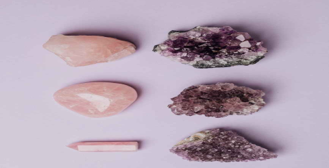 The energy of Himalayan white crystal enhances the purification effect of the mind during meditation
