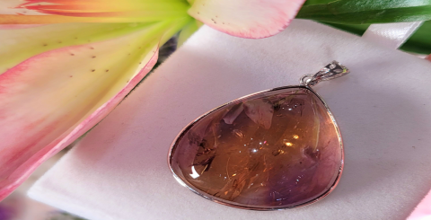 The Enchanting Citrine Pendant: A Symbol of Wealth and Good Luck for Your Child